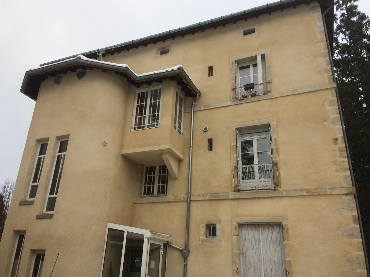 Avant travaux - façade sur Cour marquée par des ajouts disparates